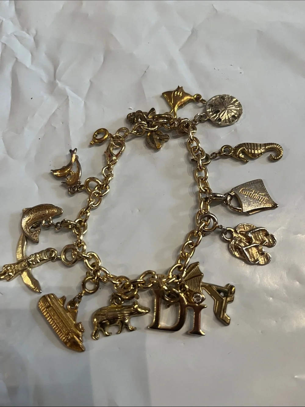 DIAMOND INTERNATIONAL GOLDTONE CHARM BRACELET